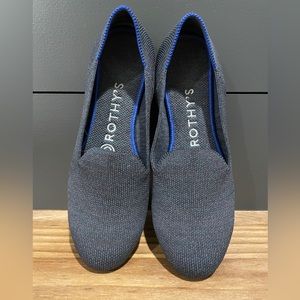 Size 6, Authentic Rothy’s navy Heather blue loafer